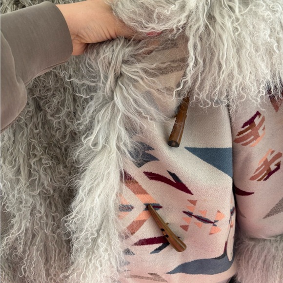 Lindsey Thornburg White Sands Shearling Cloak - Picture 4 of 10